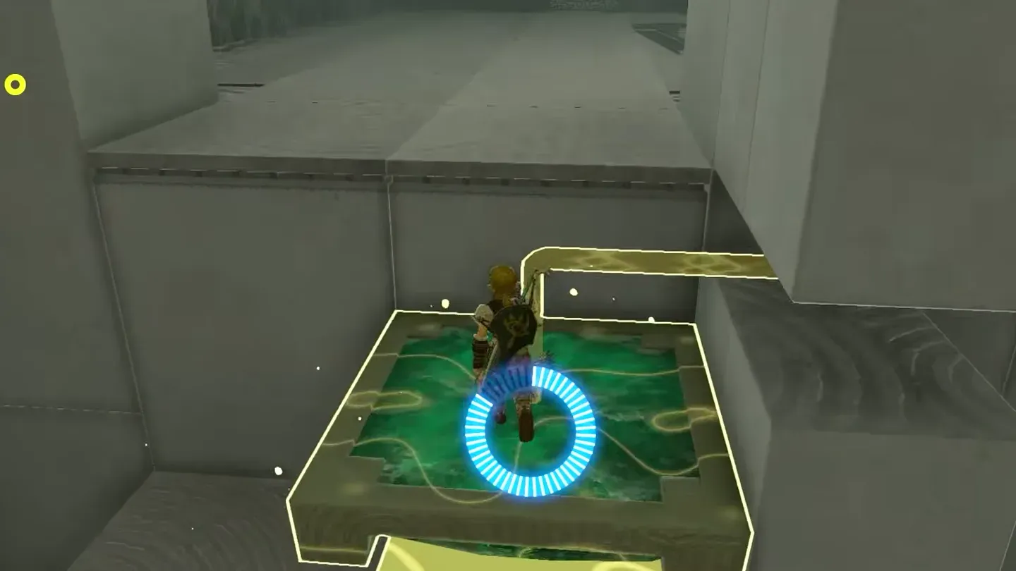 Link standing on the moving platform with the blue Recall ring on it