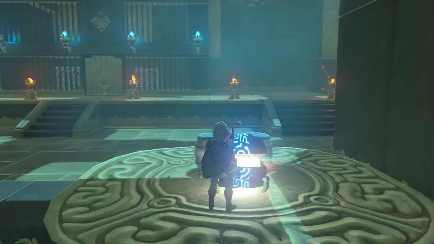 Link opening the chest on the lowered pan beside two barrels