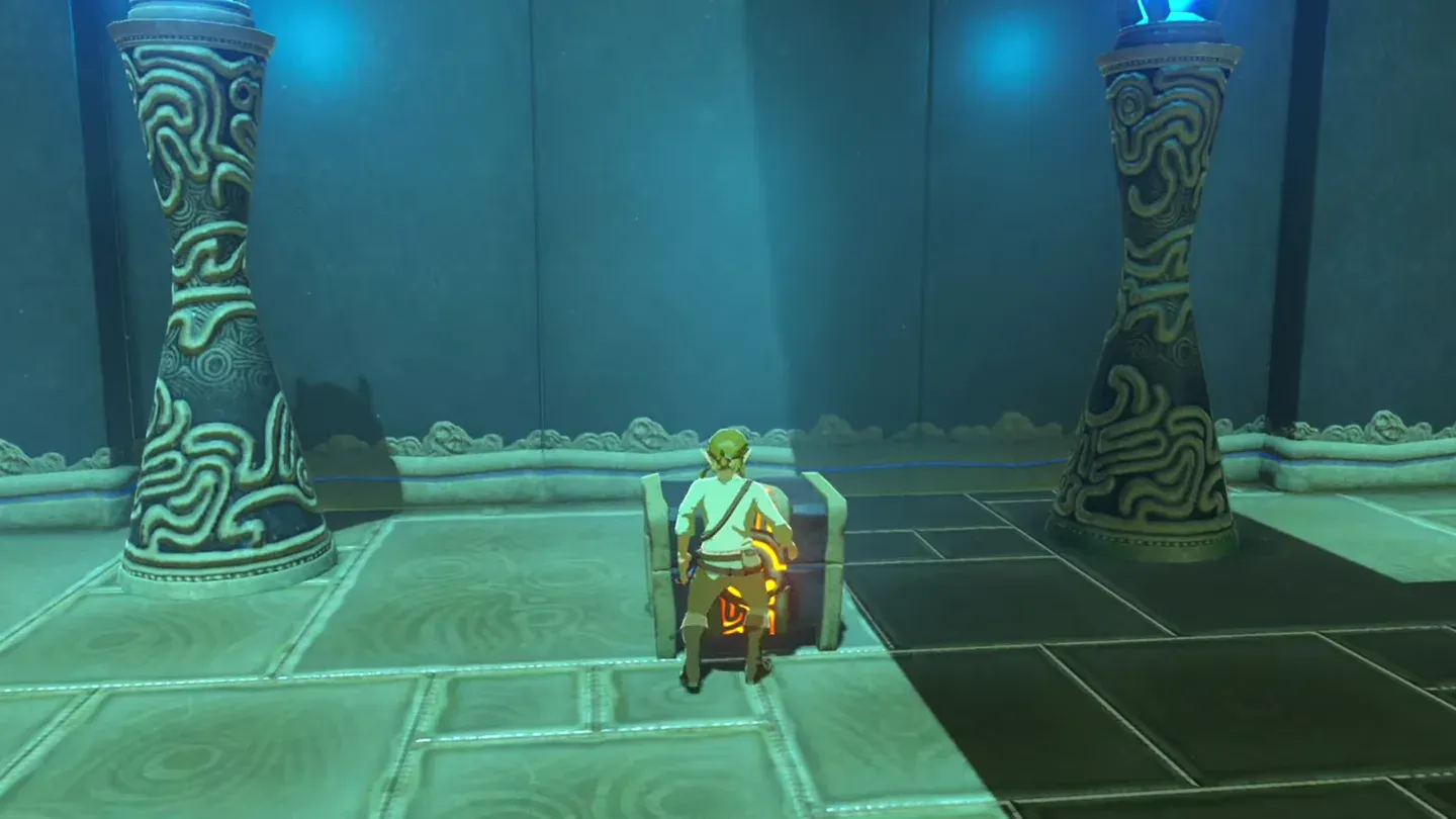 Link opening the chest in the small room behind the door