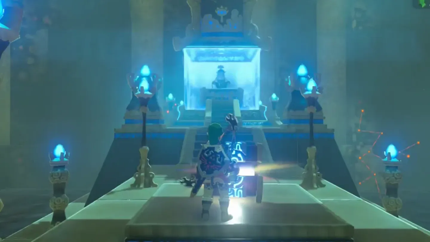 Link opening a treasure chest on the straight path to the pedestal
