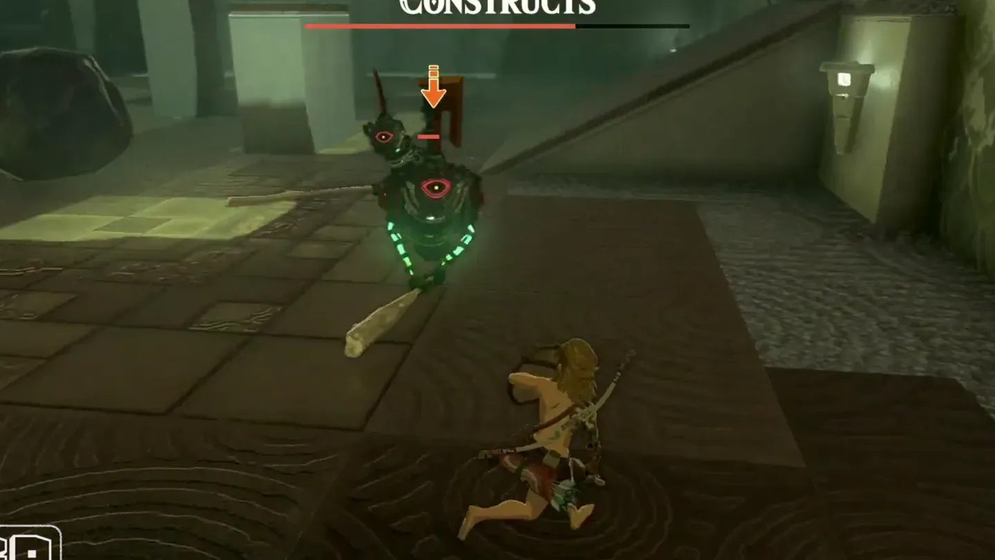 Link fighting a Soldier Construct up close