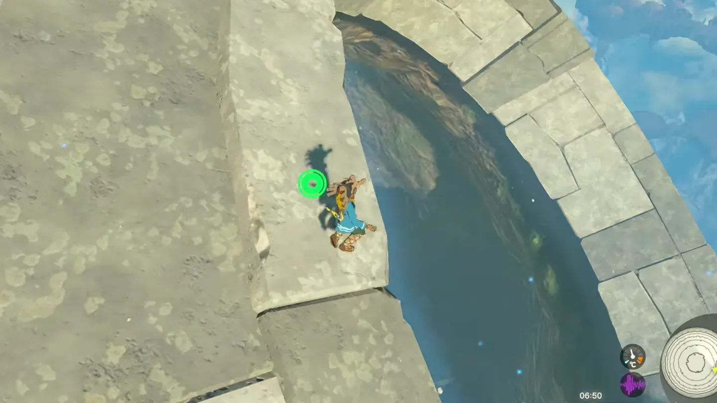 Link at the opening in the sphere's shell