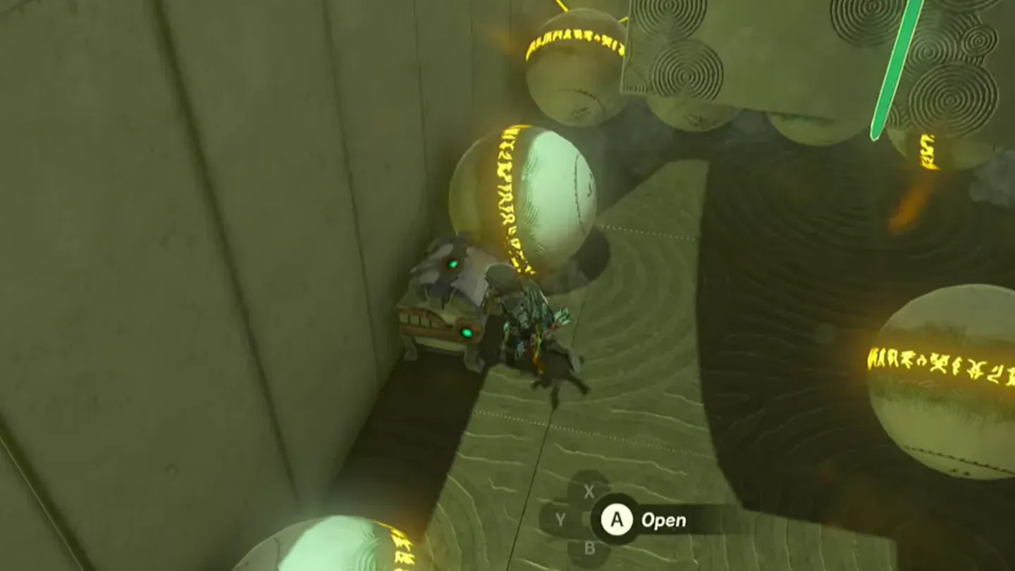 Link beside the chest uncovered on the left side of the pit