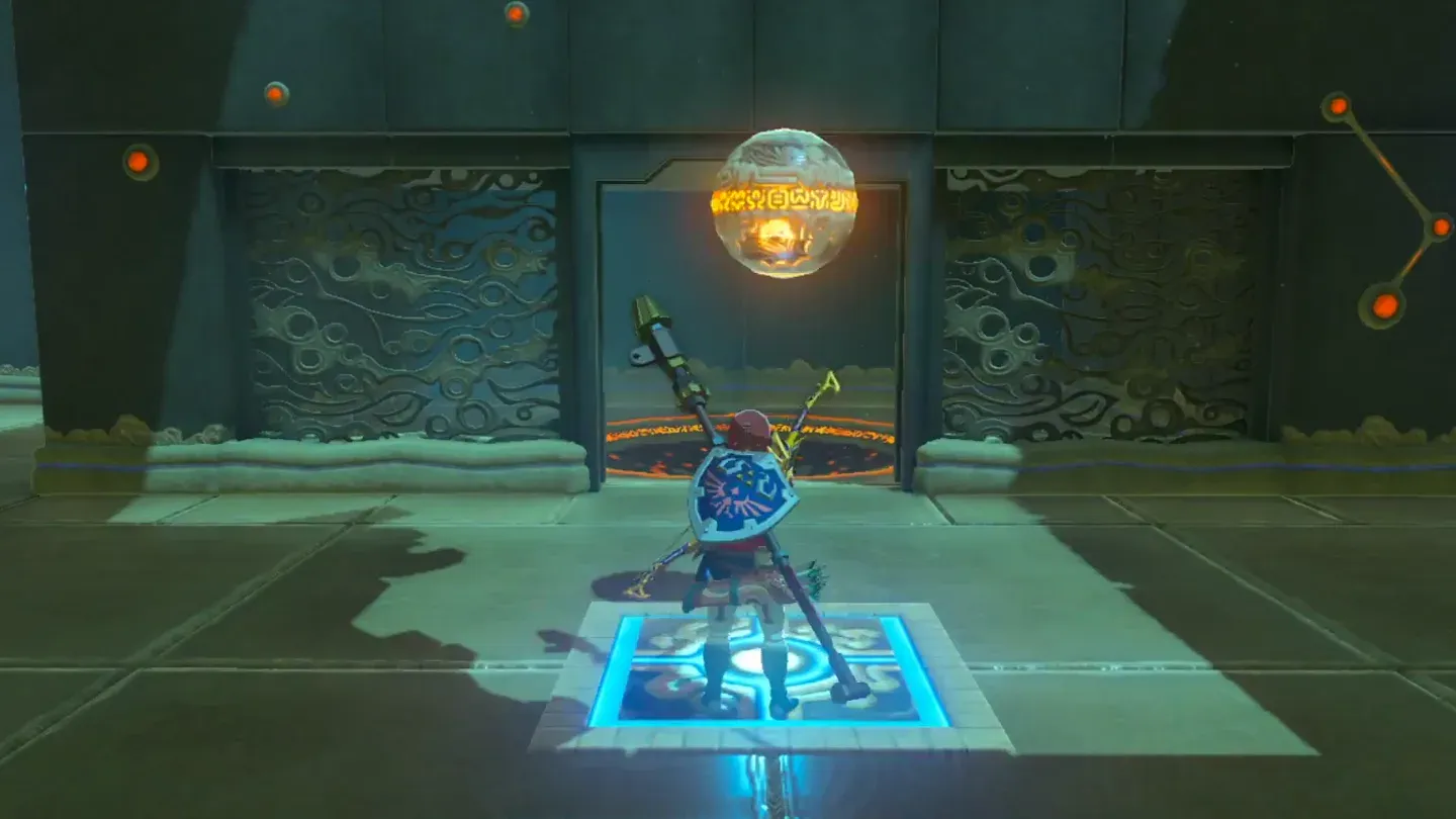 Link on the floor switch throwing the orb through the open doorway