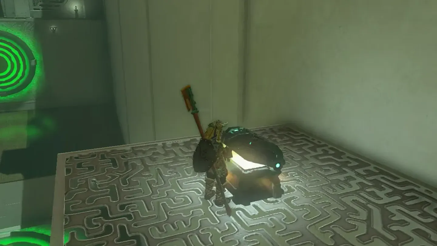 Link opening the chest on the maze-patterned platform