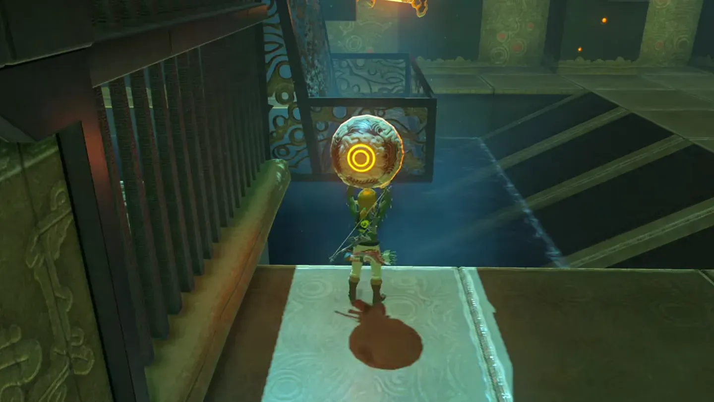 Link holding the ball up under the metal basket on the gate