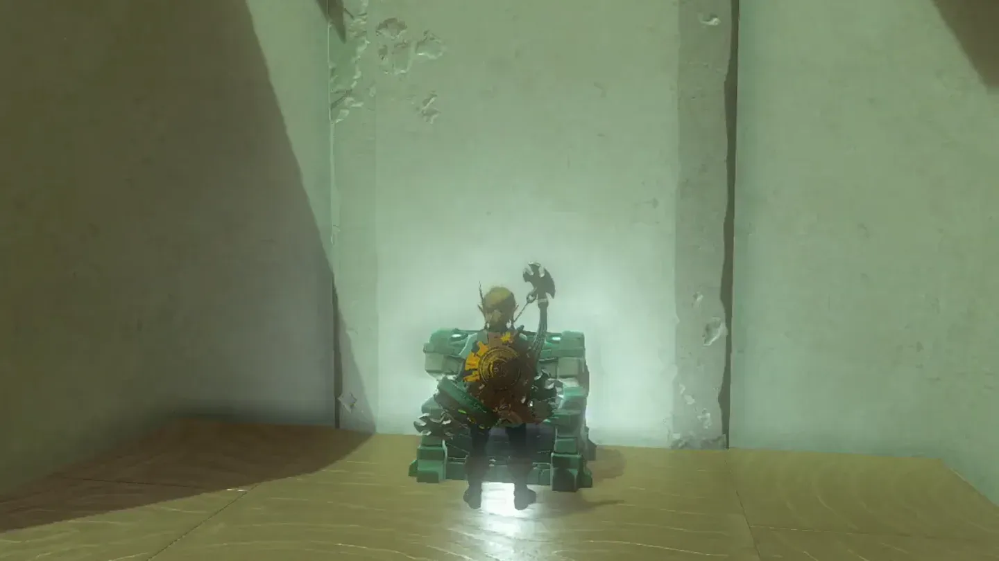 Link opening the chest on top of the pillar