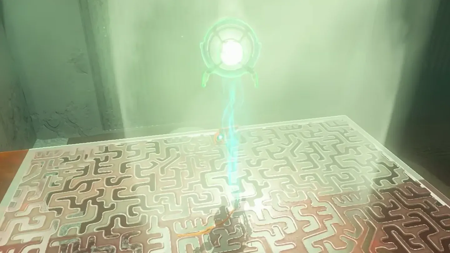 Ultrahand holding the mirror above the light source