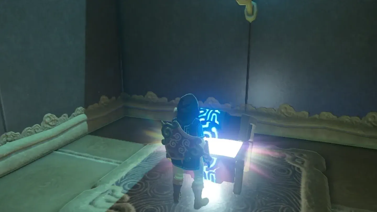 Link opening a treasure chest in the lower area