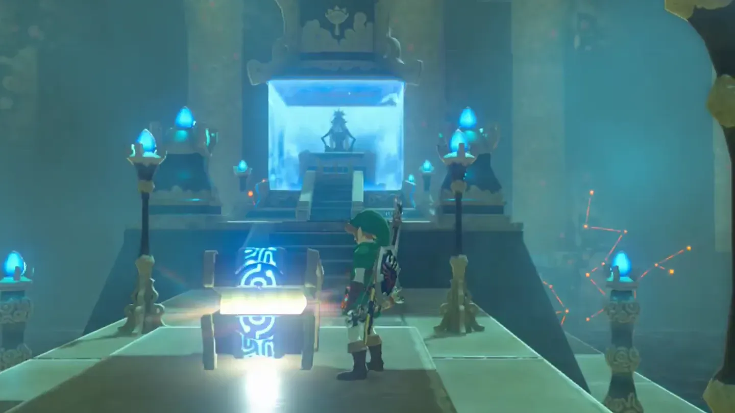 林克在通往台座的直路上打開寶箱