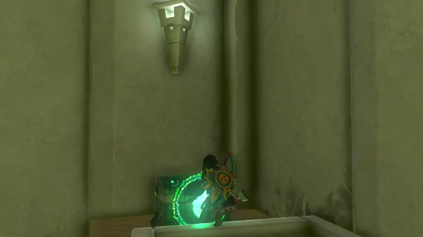 Link opening the chest on top of the pillar