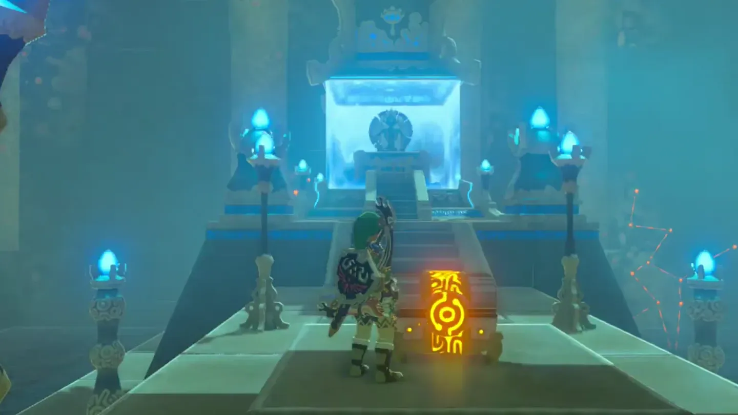 Link beside the treasure chest in the middle of the shrine