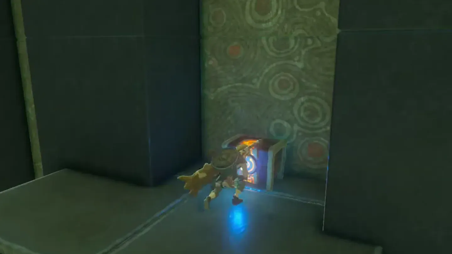 Link opening the chest on the narrow ledge