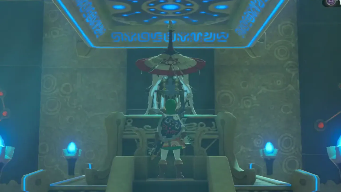 Link at the altar in front of the monk