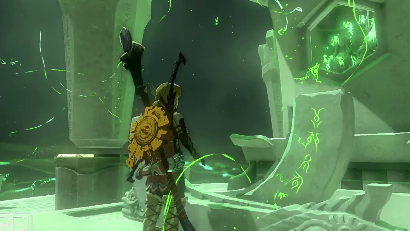 Link touching the glowing altar