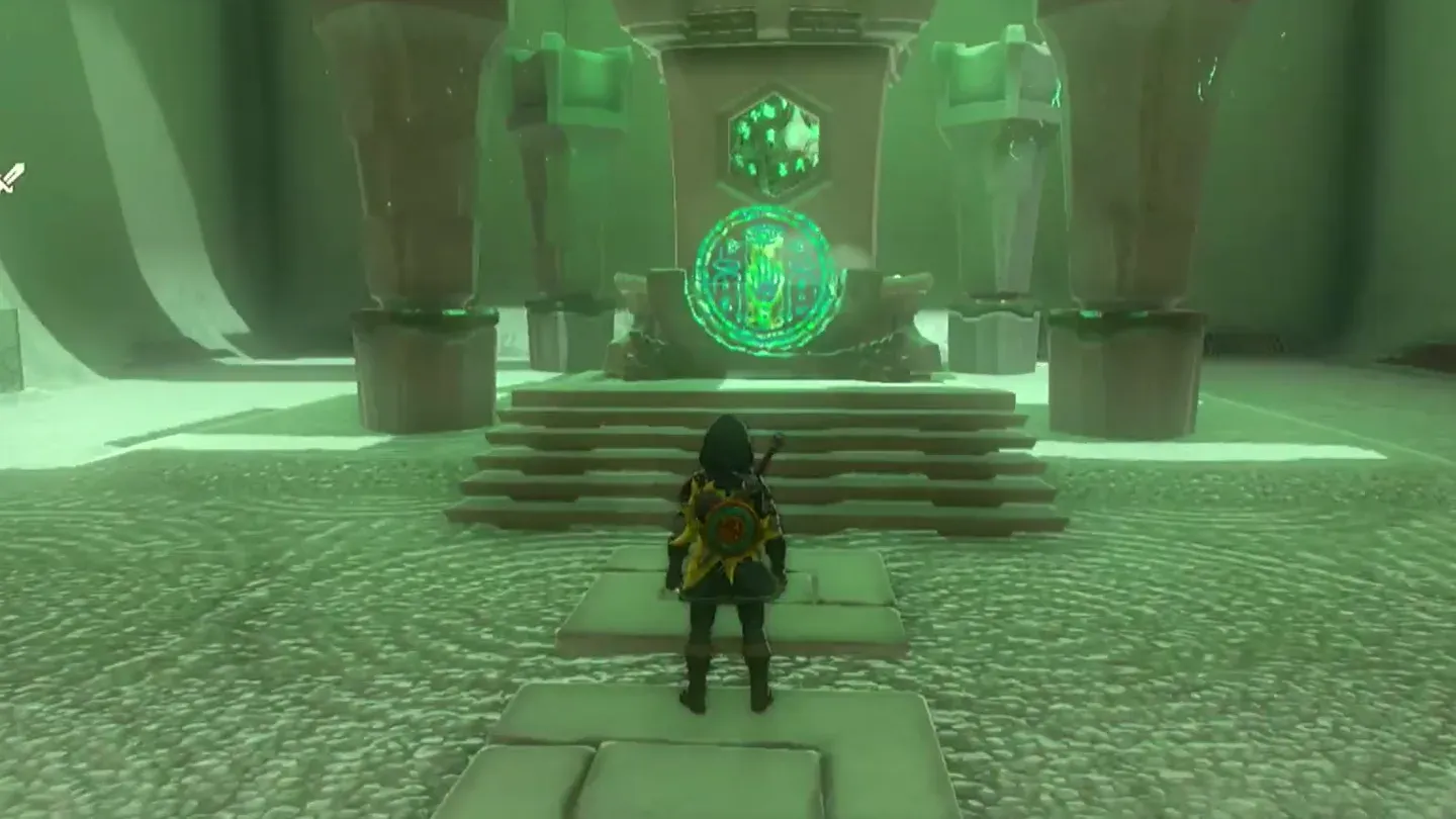 Link at the foot of the altar steps