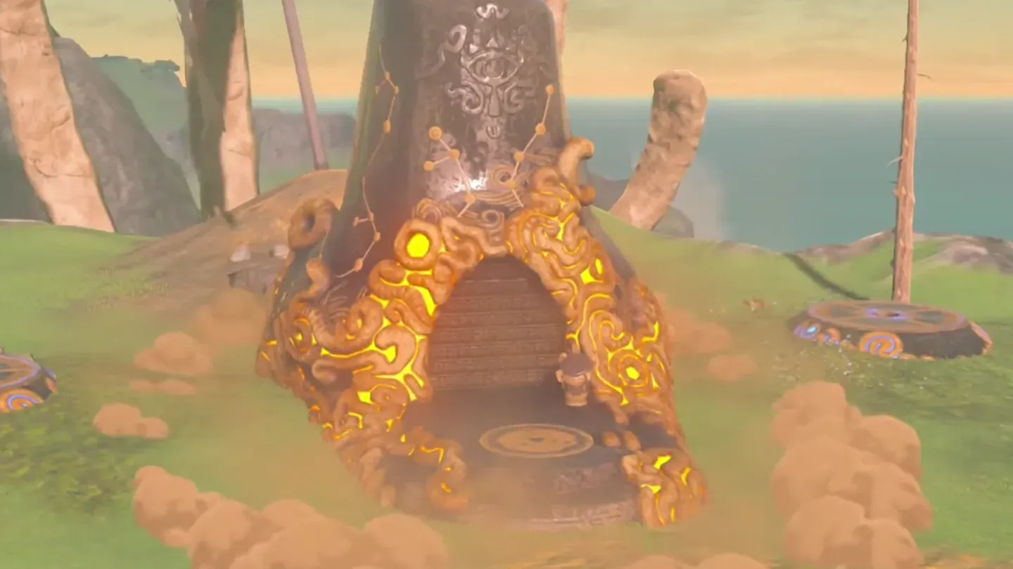 The shrine risen between the pedestals