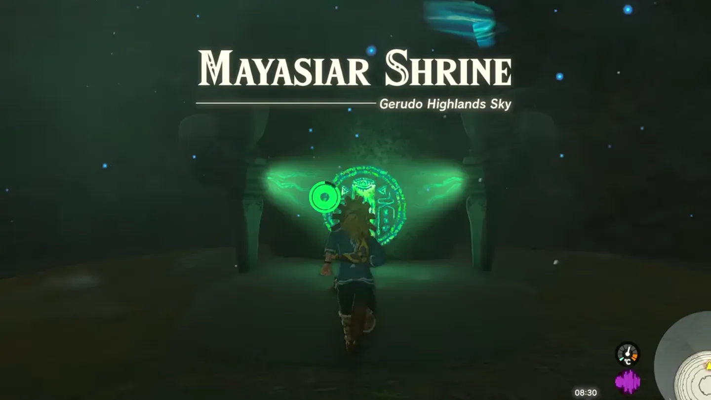 Link at the glowing entrance of Mayasiar Shrine