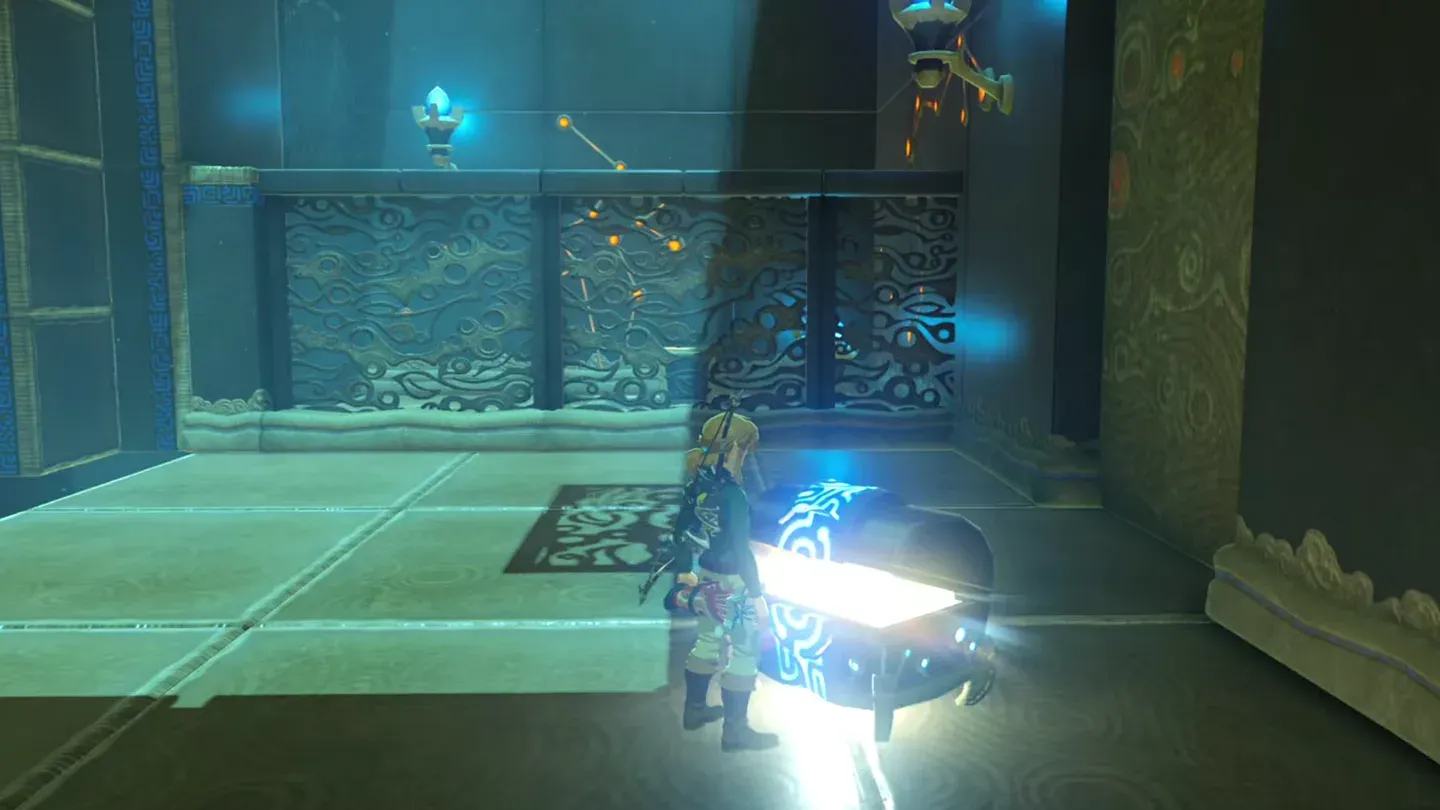 Link opening the metal chest, light spilling out